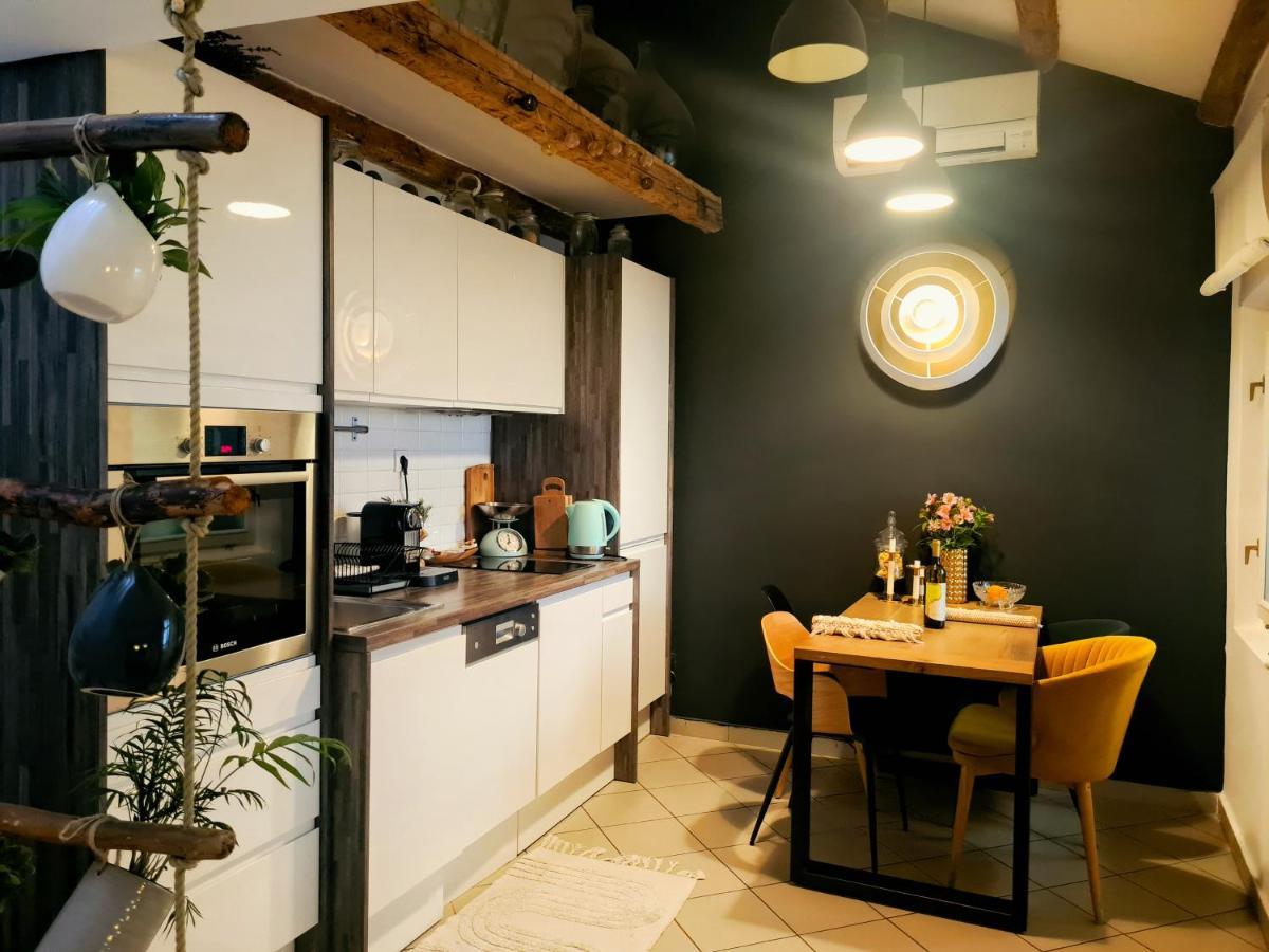 Grisia 26 Apartment Ровінь Екстер'єр фото