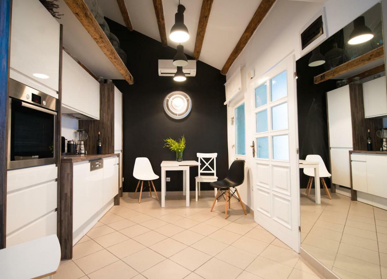 Grisia 26 Apartment Ровінь Екстер'єр фото